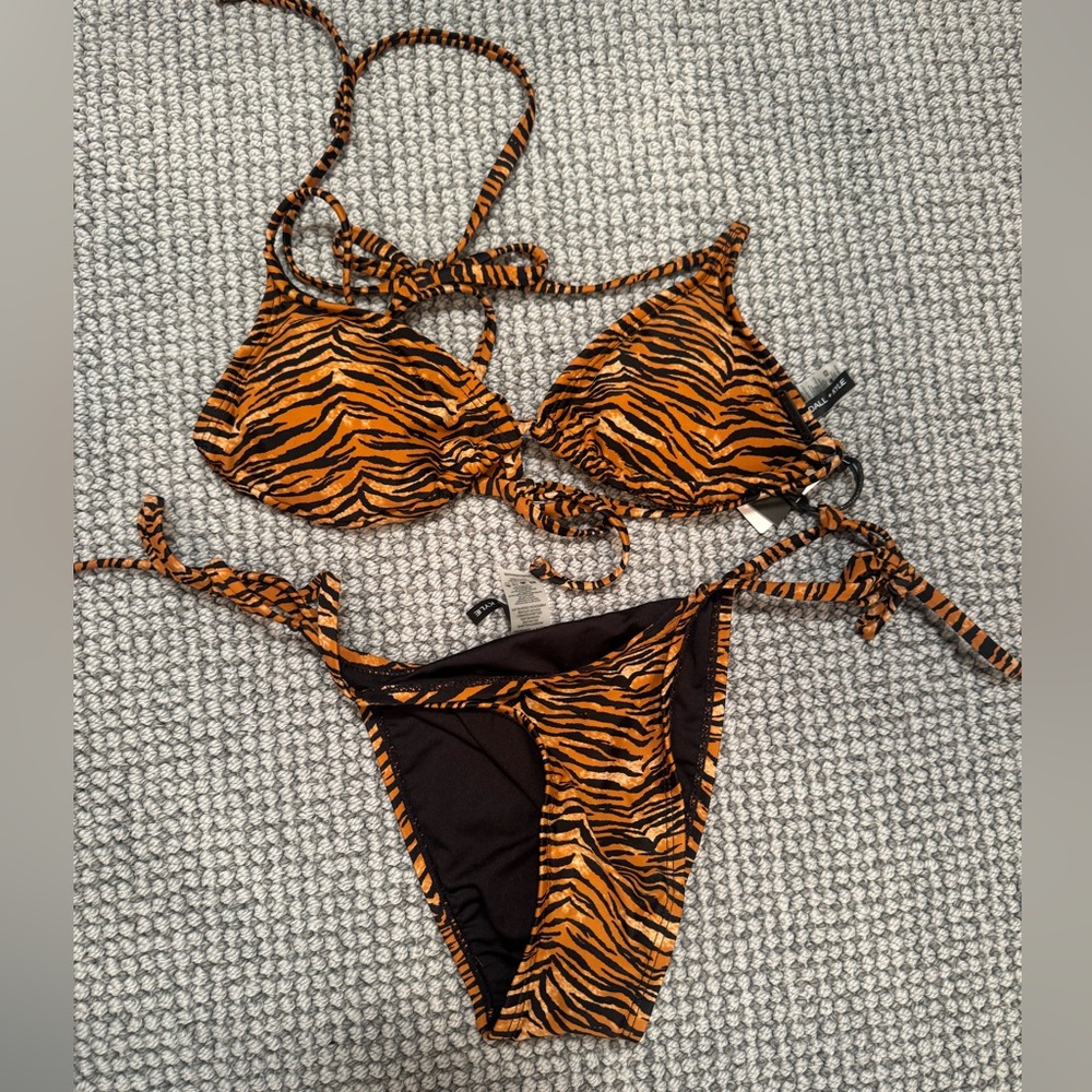 🐯KENDALL + KYLIE BIKINI🐯